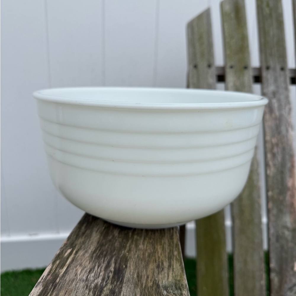 Vintage Milk Glass Mixing Bowl PYREX General Mills 9" Diameter at Top White MINT